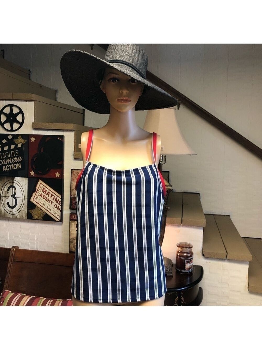 LIZ CLAIBORNE SIZE 6 SWIMSUIT TOP